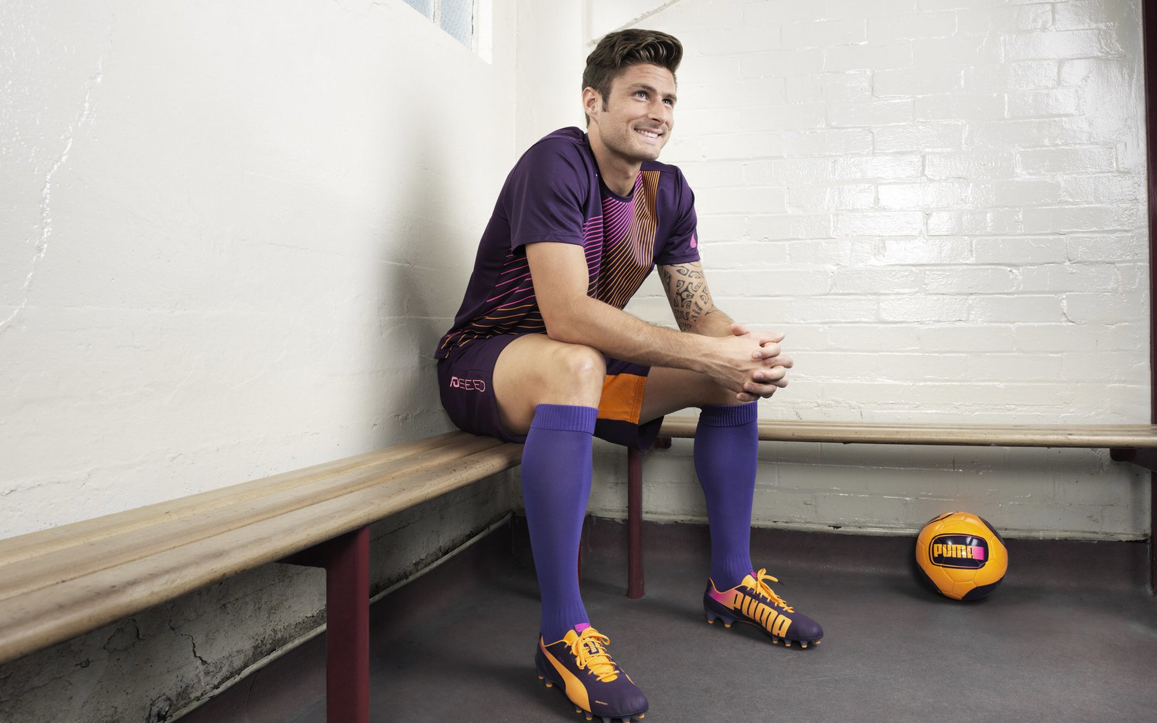 穆古鲁扎回归赛场，连败首场状态亮眼，雄鹿观众沸腾！