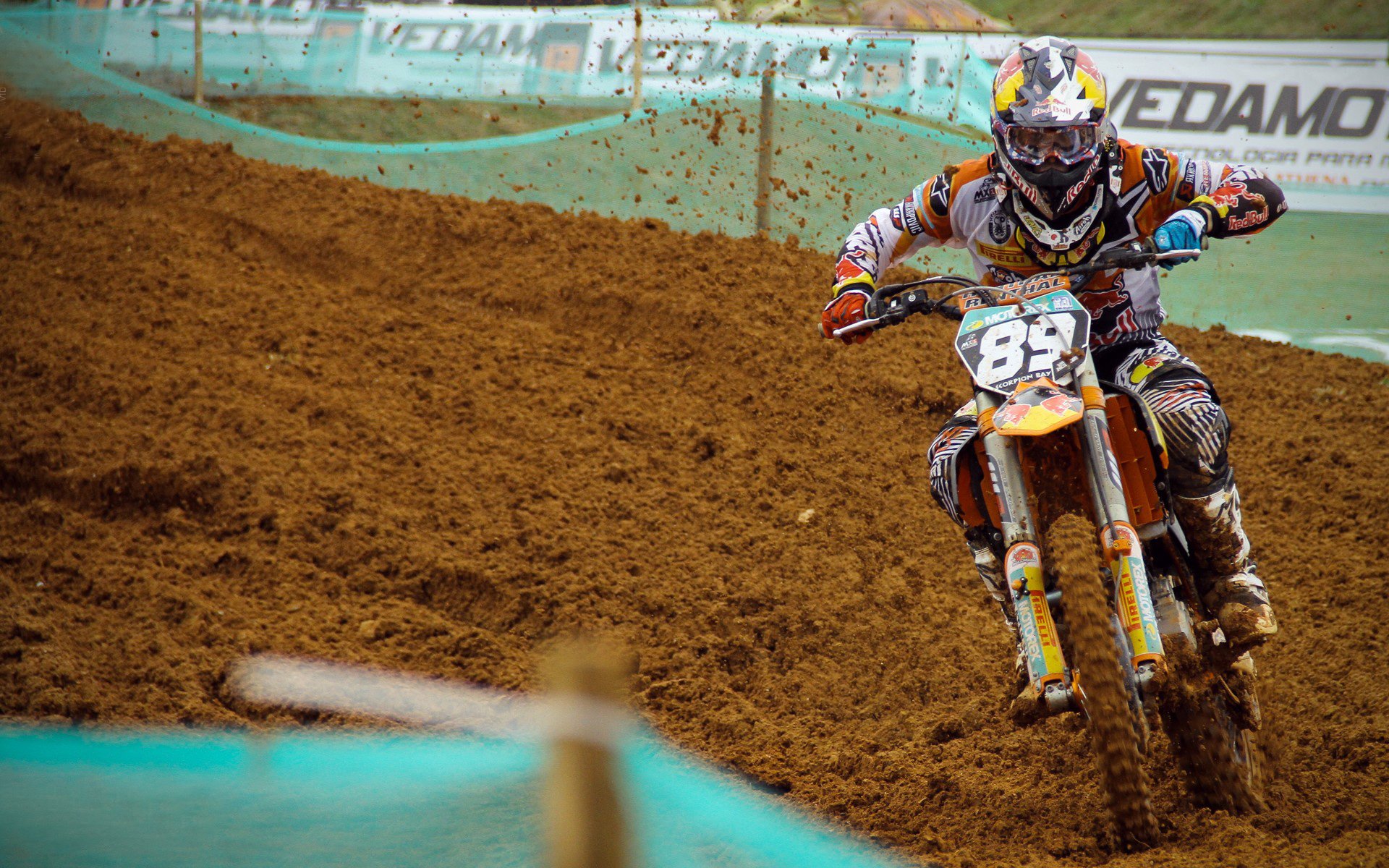 纳达尔回归赛场，赛况扑朔迷离首场状态亮眼，中国队观众沸腾！