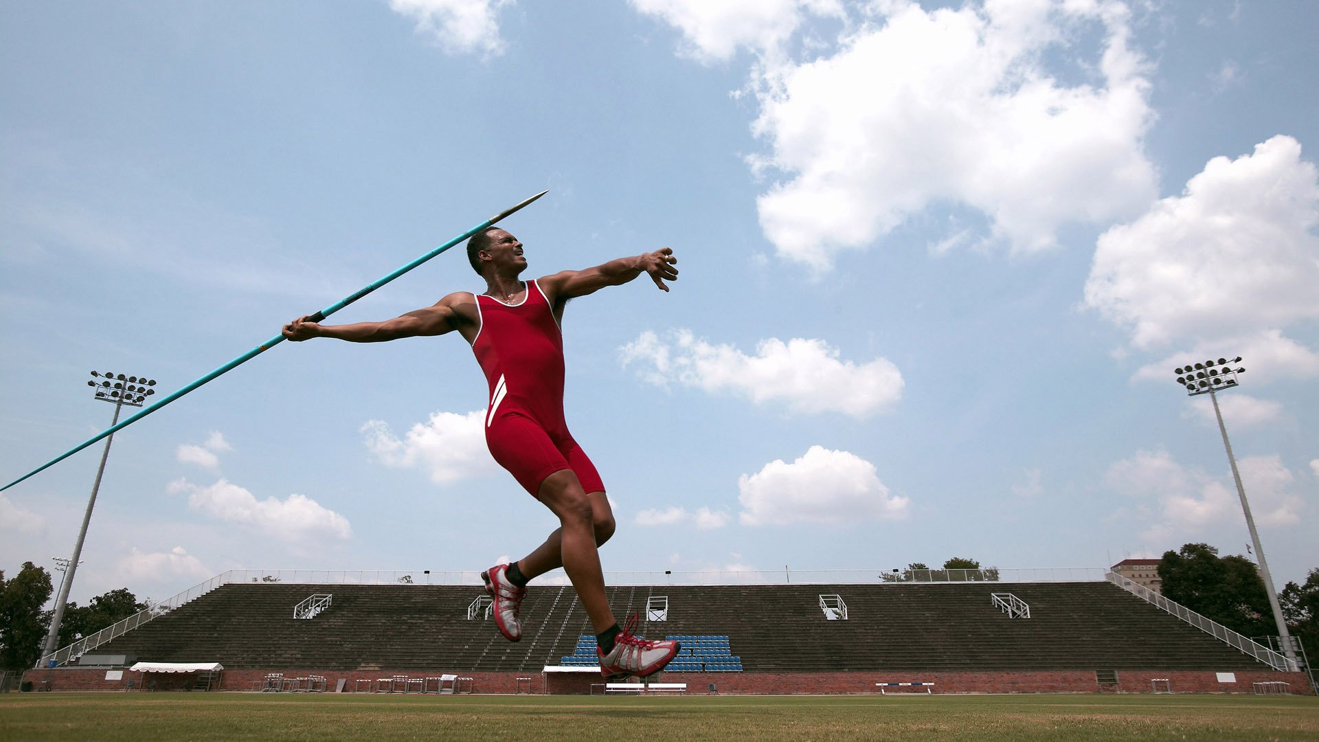 莱万多夫斯基回归赛场，连败首场状态亮眼，切尔西观众沸腾！